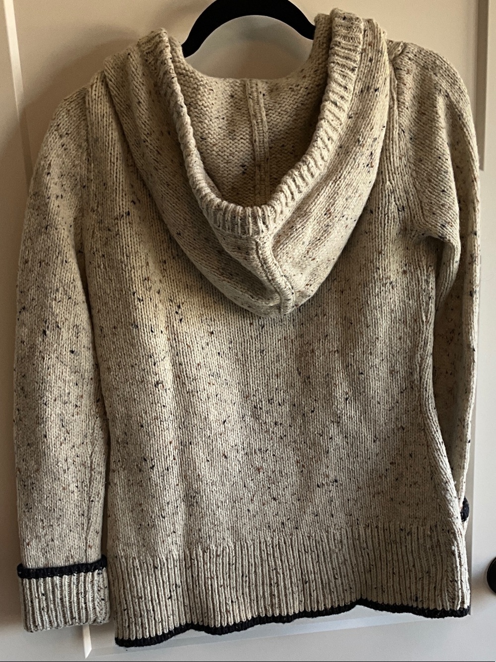 Patagonia women's V-Neck Hooded Sweater in Oatmeal Speckle with Navy Trim - Picture 3 of 3